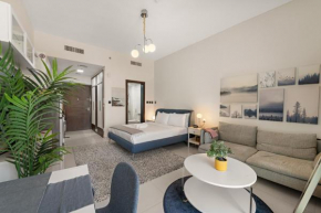 Stylish Apt with a Gym, Pool, BBQ area, Badminton Court